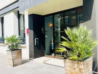 L'Hôtel Bristol Hotels near Church Saint Ouen