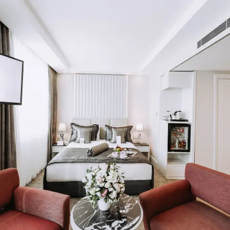 NEW PARK HOTEL