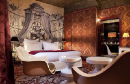 Hôtel du Petit Moulin, Haute Couture Hotel by Lacroix パリのホテル