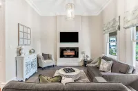 Grandview Accommodation - the Flaxley Apartments - Parking