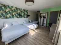 Contact Hôtel Auberge du château de joux Hôtels à proximité de : Stade Municipal Paul Robbe
