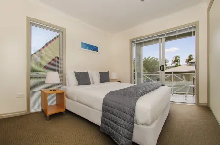 Crow's Nest Apartments