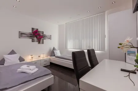 Hotel am Rosenplatz,24 Stunden Check in, Kostenfreie Parkplätze Отели в г. Нетгау