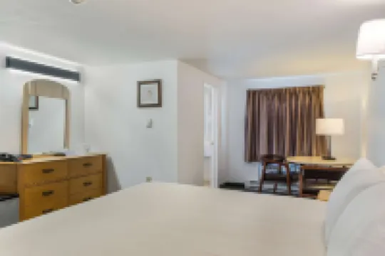 Americas Best Value Inn & Suites-Hyannis/Cape Cod