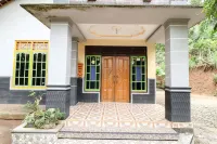 Jemakir Homestay Hotels in Kokap