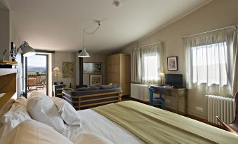 Encís d'Empordà -Adults Only-