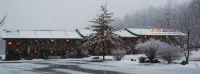 Log Cabin Lodge & Suites Hotel di Middlecreek Township