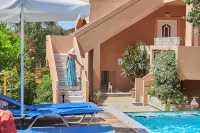 Solon Apartments - Pools