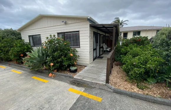 歐普諾尼燈塔汽車旅館