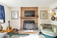 Cozy Cabin in the Mountains - Minutes from Eldora Mountain - Fireplace