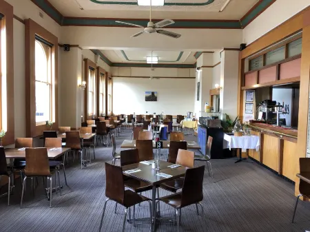 Royal Hotel Отели в г. Хоршам