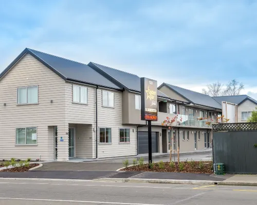 Golden Star Motel Hotels near Addington