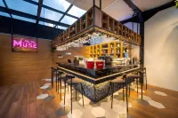 Grand Altuz Yogyakarta - bar
