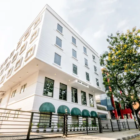 Octave Hotel - Double Road Отели рядом с достопримечательностью «Торговый квартал Ганди-Базар»