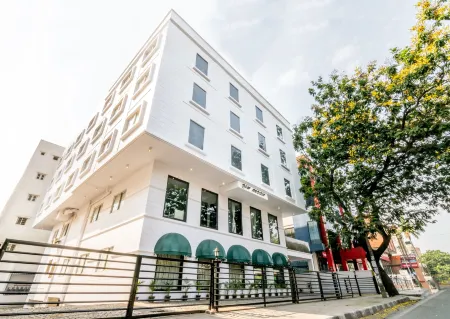 Octave Hotel - Double Road Отели рядом с достопримечательностью «Лалба Ботаникал Гарден»