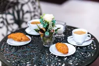 Ave, Alba! - breakfast