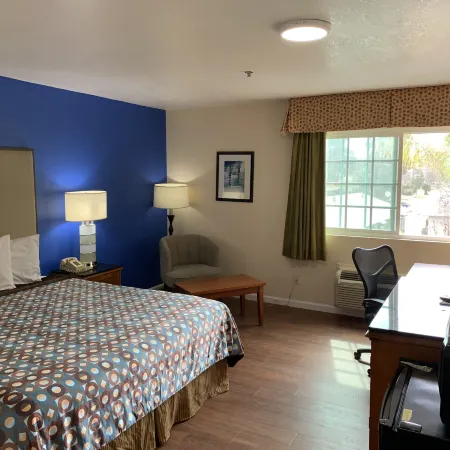 California Inn and Suites Bakersfield