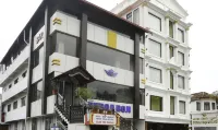 Treebo Durga Boji Grand, Gonikoppal Town فنادق في Gonikoppal