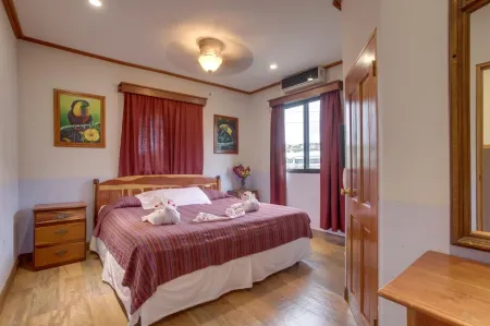 Venus Hotel Отели в г. Санта Фэмилия Виллидж