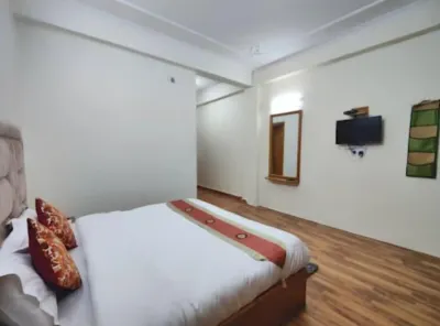 Hotel Glass Inn, Dhakoli