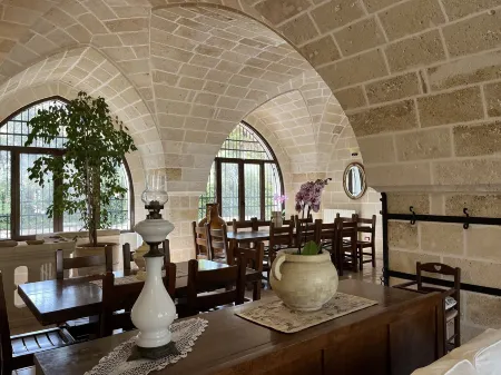 Casette Masseria la Camardia Отели рядом с достопримечательностью «Hong Kong»