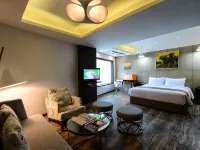 Howard Johnson by Wyndham Kolkata Hotels near NUJS