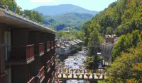 Baymont by Wyndham Gatlinburg on the River - Scenic
