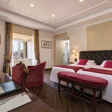 Hotel Nazionale Hotels near Trevi Fountain