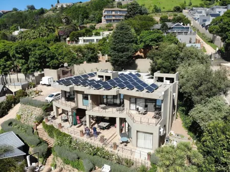 Over the Moon Guesthouse Отели рядом с достопримечательностью «Melville Koppies»