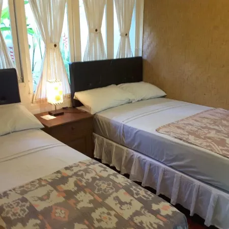 Puri Pandan Restaurant & Bungalows Отели рядом с достопримечательностью «Пляж Кандидаса»