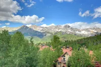 Relais & Chateaux Lumiere by Dunton - Mountain view