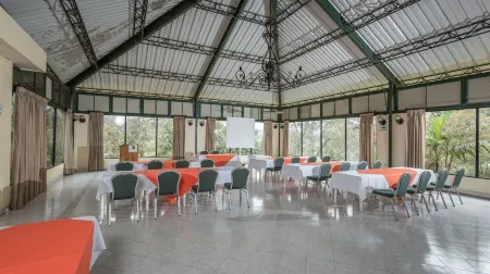 Park Hotel Отели в г. Кобан