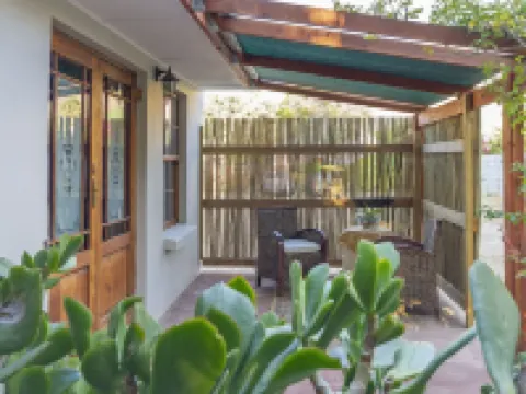Airlies Guest House Hotels near IBIS Gallery
