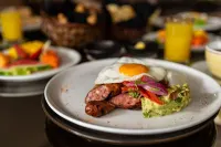 York Medellin, Curio Collection by Hilton - servizio colazione