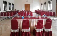 Hotel Sinar Tambolaka Hotels in Radamata