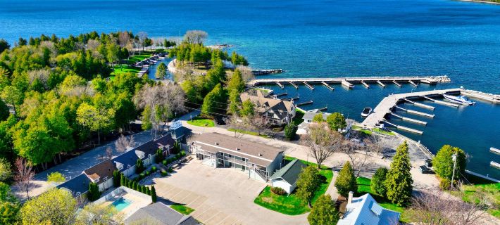 Spruce and Shore Motel Hotels in Door County
