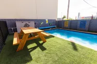 Midlands Motel - Pools