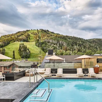 Goldener Hirsch, Auberge Collection