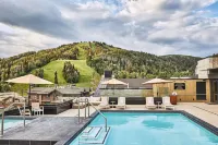 Goldener Hirsch, Auberge Collection - parking