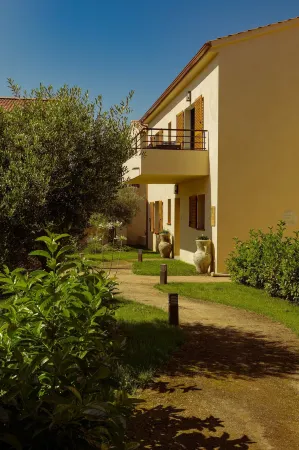 Résidence Catalina Отели рядом с достопримечательностью «Port de plaisance Mare È Stagnu - Portu di turismu Mare È Stagnu»