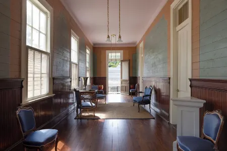 Hotel Klaus Отели рядом с достопримечательностью «Публичная библиотека Опелусас»