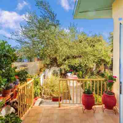 Summer Rose Garden Getaway - A Step to the Beach Hotel Exterior