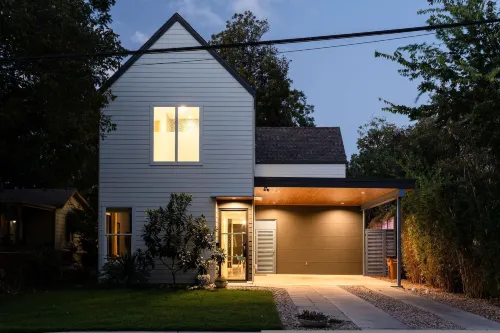 Private Mini Golf and Covered Fireplace Lounge - Bungalow