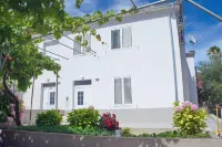 House Mari - 2-Star