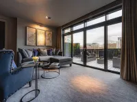 Dakota Newcastle Отели в г. Ньюкасл