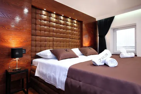 Deluxe Dino Room Отели рядом с достопримечательностью «Kolovare Beach»