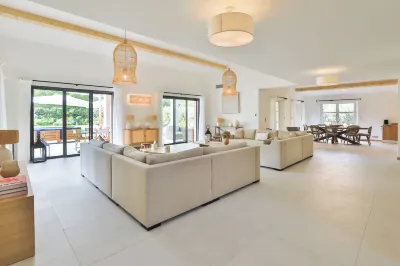 Magnificent villa overlooking the bay of Canebiers