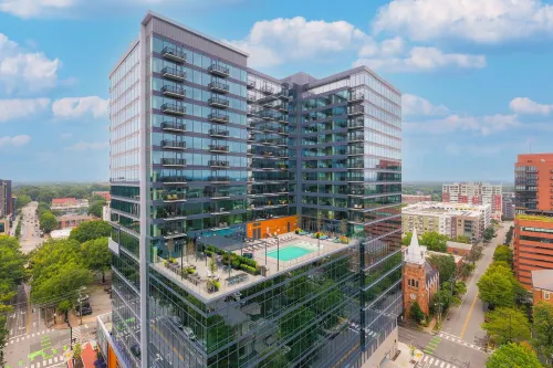 High-Rise Apt Raleigh Free Parking & Sunset View 1