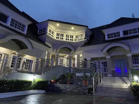 House 919 Suites And Apartments Отели рядом с достопримечательностью «Терминал аэропорта Абуджа Ннамди Азикиве»