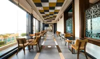 Dwo Mira Palace